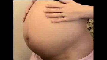 femme enceinte sent sexy commence toucher énorme ventre seins coquins Manie se fait toucher la chatte