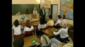 Branle en salle de classe Étudiant porno baise dans salle classe